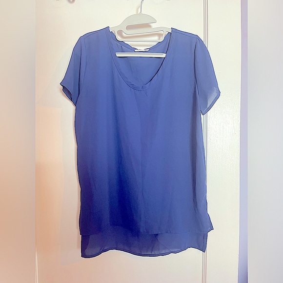 Women’s shortsleeved chiffon blouse with vented sides, size M, by Soprano - Picture 1 of 4